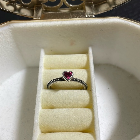 SOLD - Pandora red heart ring - Picture 1 of 2